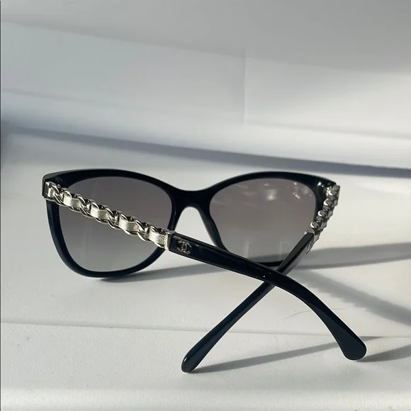 CHANEL Black Sunglasses with Chain Accent - Picture 6 of 9